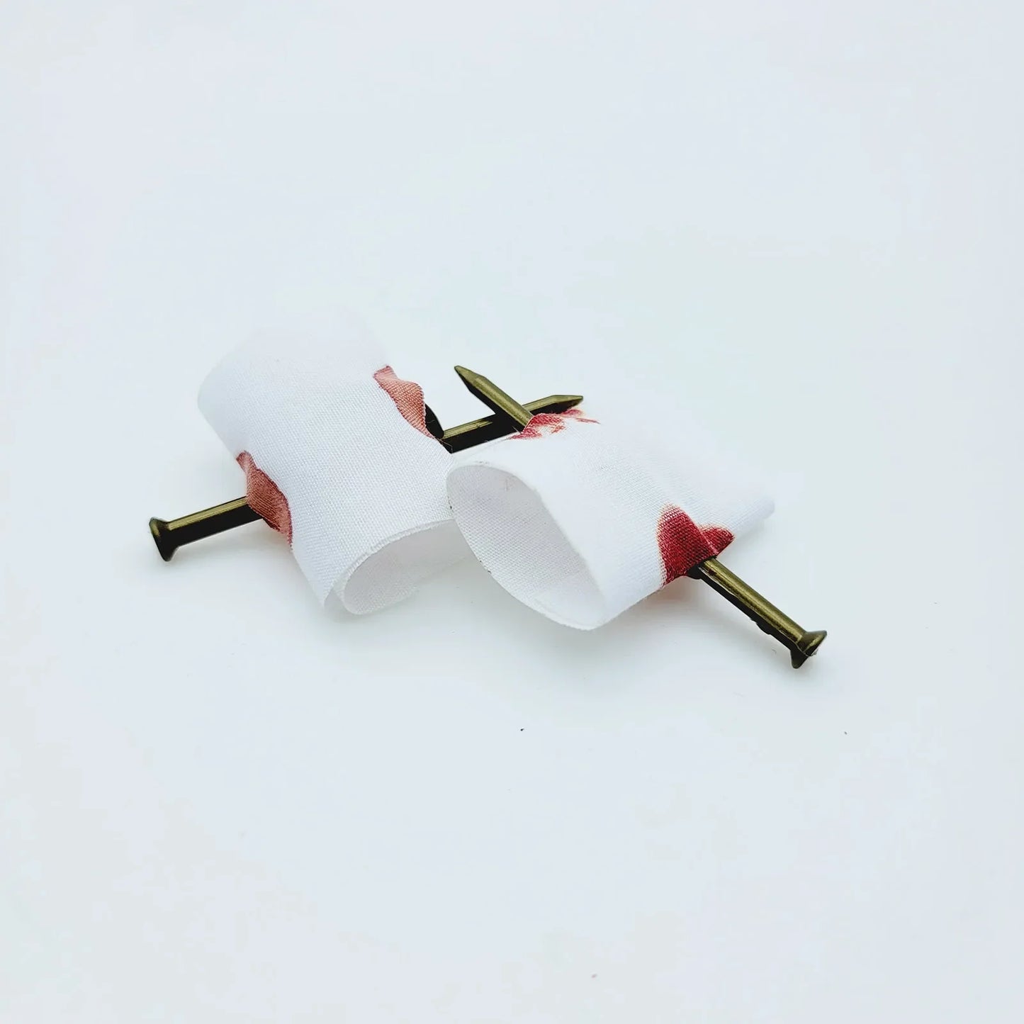 Fake Nail Through Finger Prank Toy Kids Novelty Magic Friend Halloween Scare Trick Joke Toy Practical Fool Jokes Gags