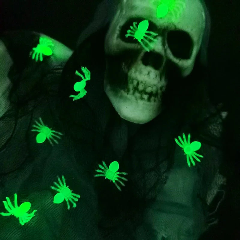 50Pcs Halloween Luminous Spiders Mini Horror Spider Glow In The Dark Halloween Party Decorations Haunted House Scary Props