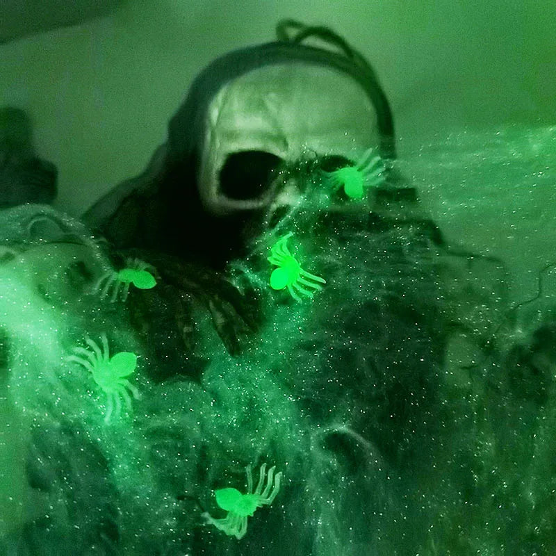 50Pcs Halloween Luminous Spiders Mini Horror Spider Glow In The Dark Halloween Party Decorations Haunted House Scary Props