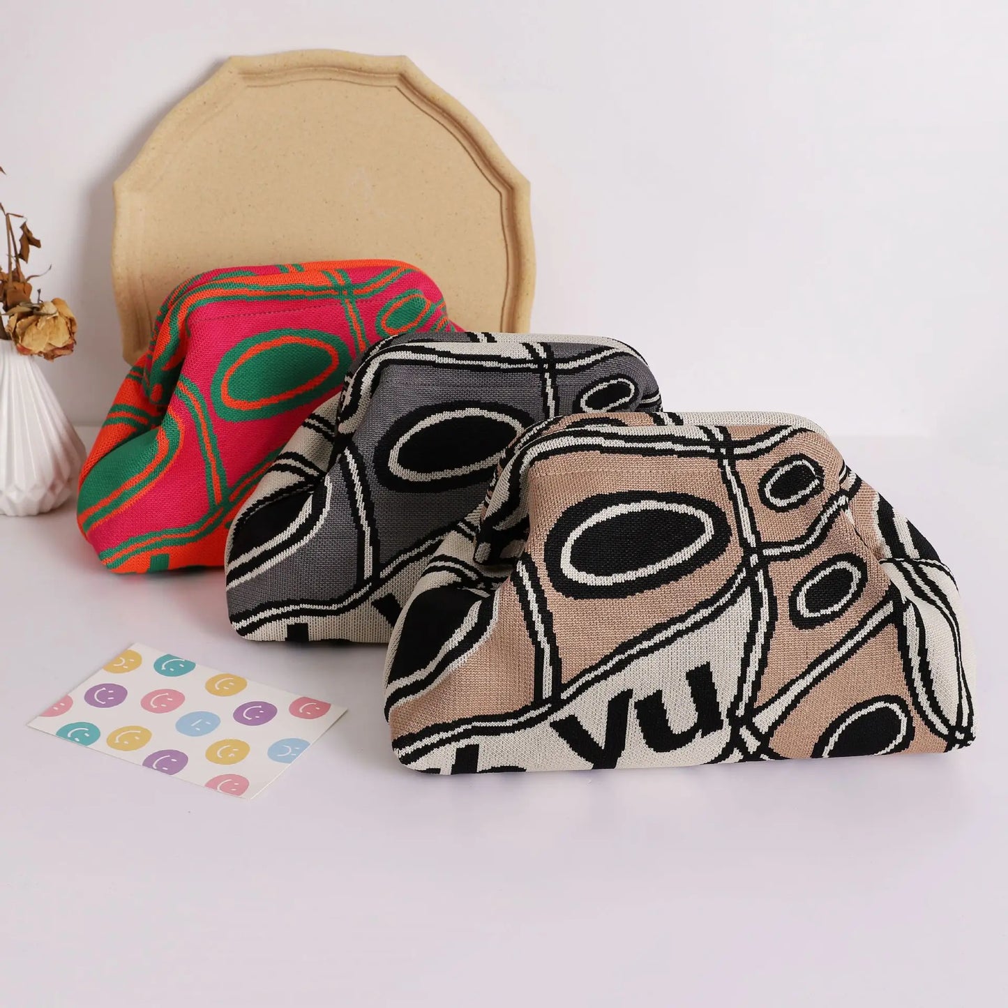 Trendy Knitted Clip Bag Versatile Large Capacity Suitable for Storage Bags New High-end Pattern Clutch Bag Love Knitted Hand