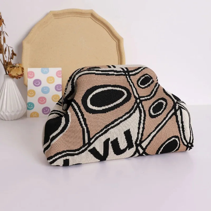 Trendy Knitted Clip Bag Versatile Large Capacity Suitable for Storage Bags New High-end Pattern Clutch Bag Love Knitted Hand
