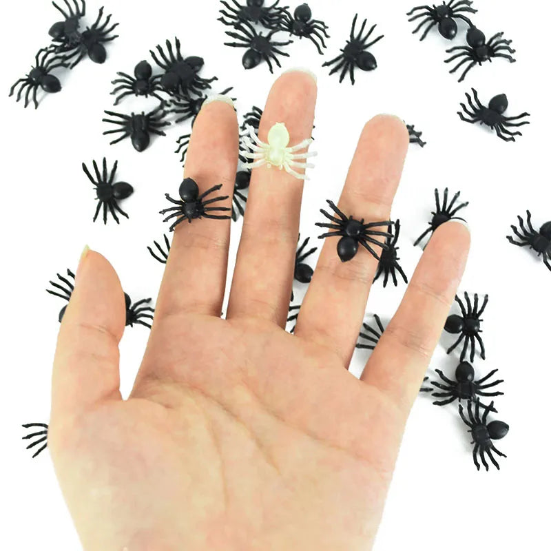 50Pcs Halloween Luminous Spiders Mini Horror Spider Glow In The Dark Halloween Party Decorations Haunted House Scary Props